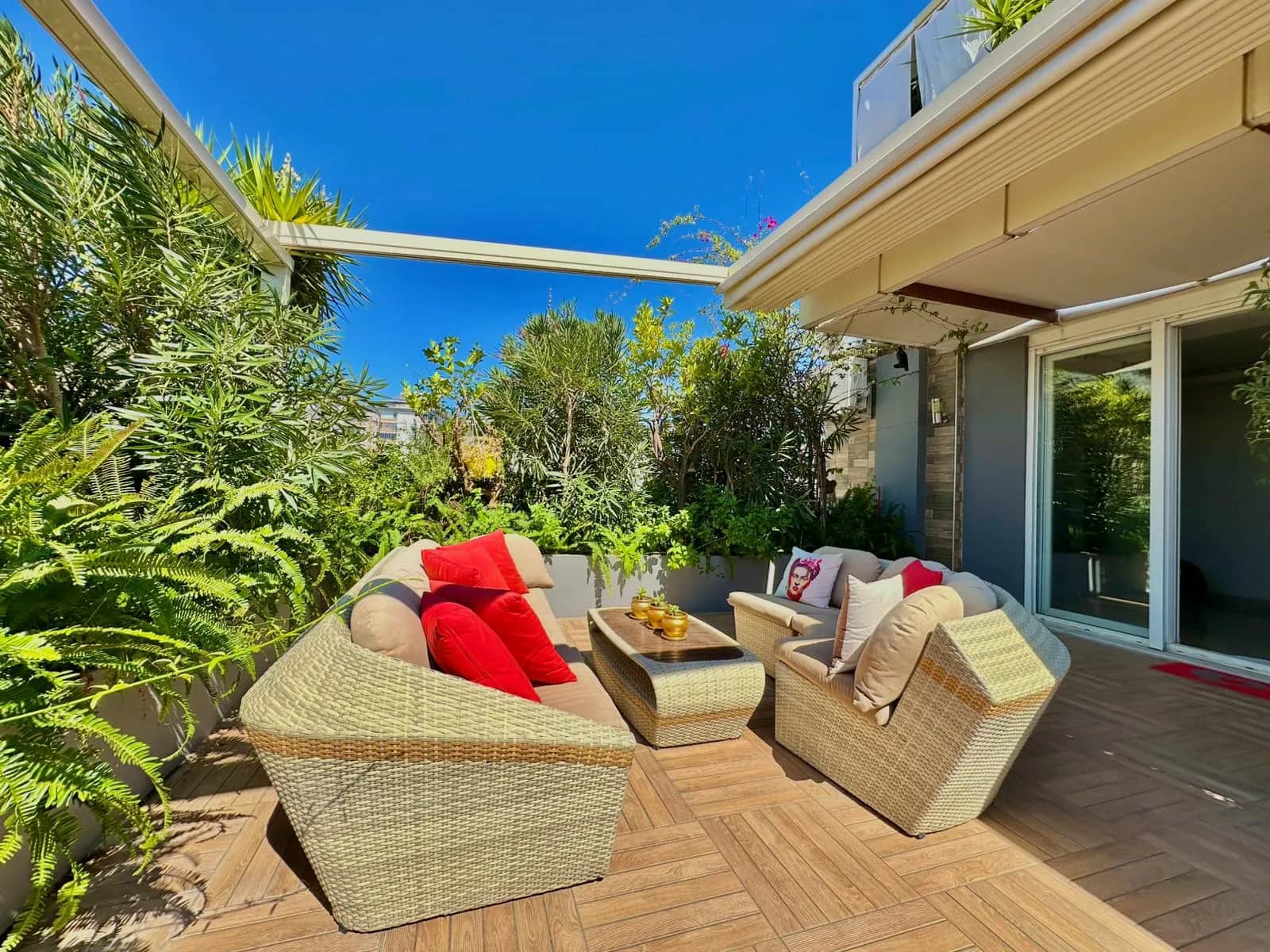 Main property image