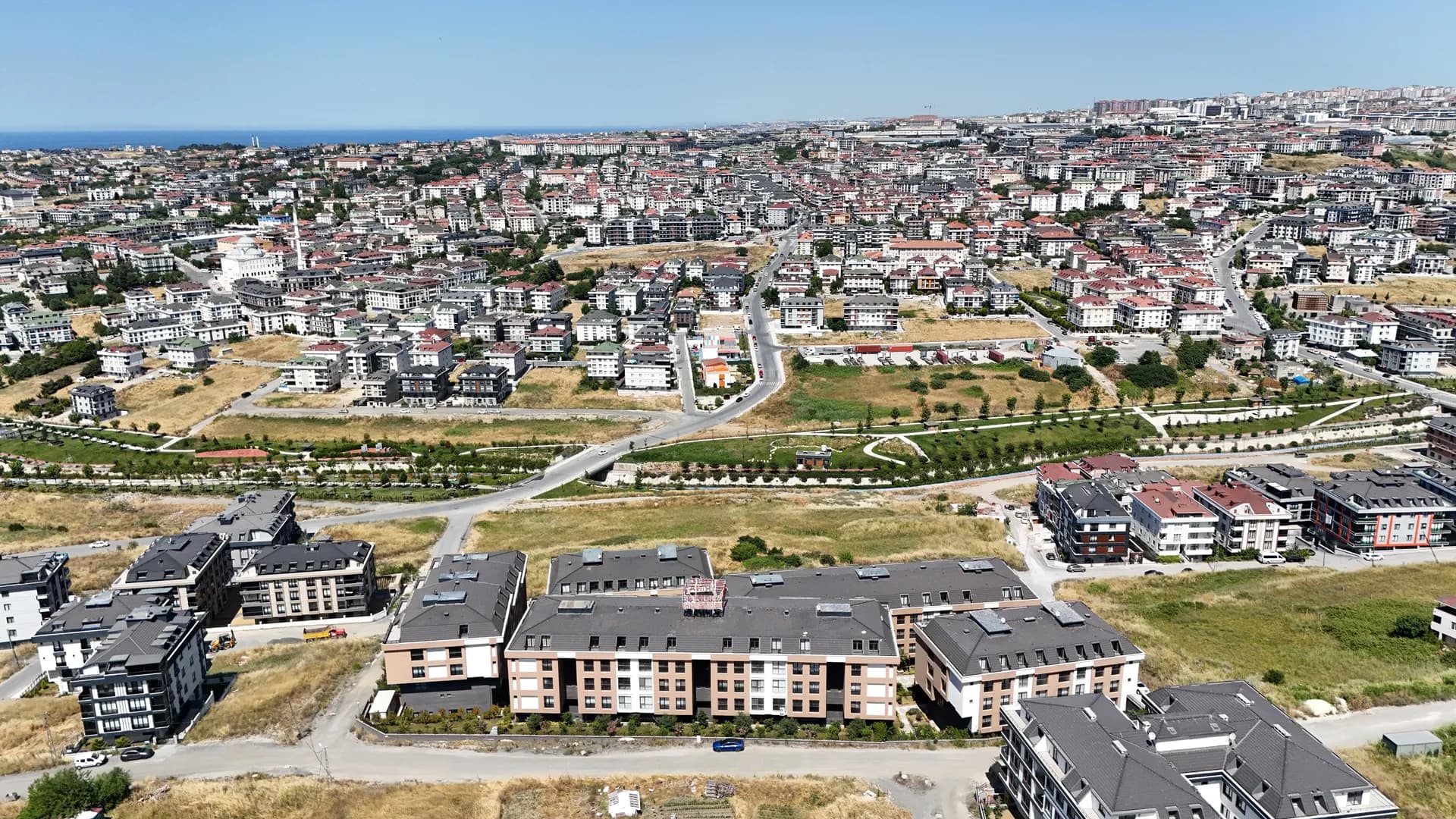 Marina-Front Duplex Residences · Beylikdüzü, Istanbul image 3