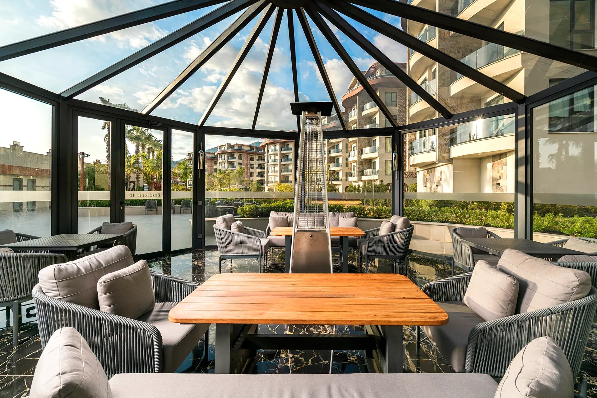 Resort-Style Private-Beach Residences · Oba, Alanya image 3