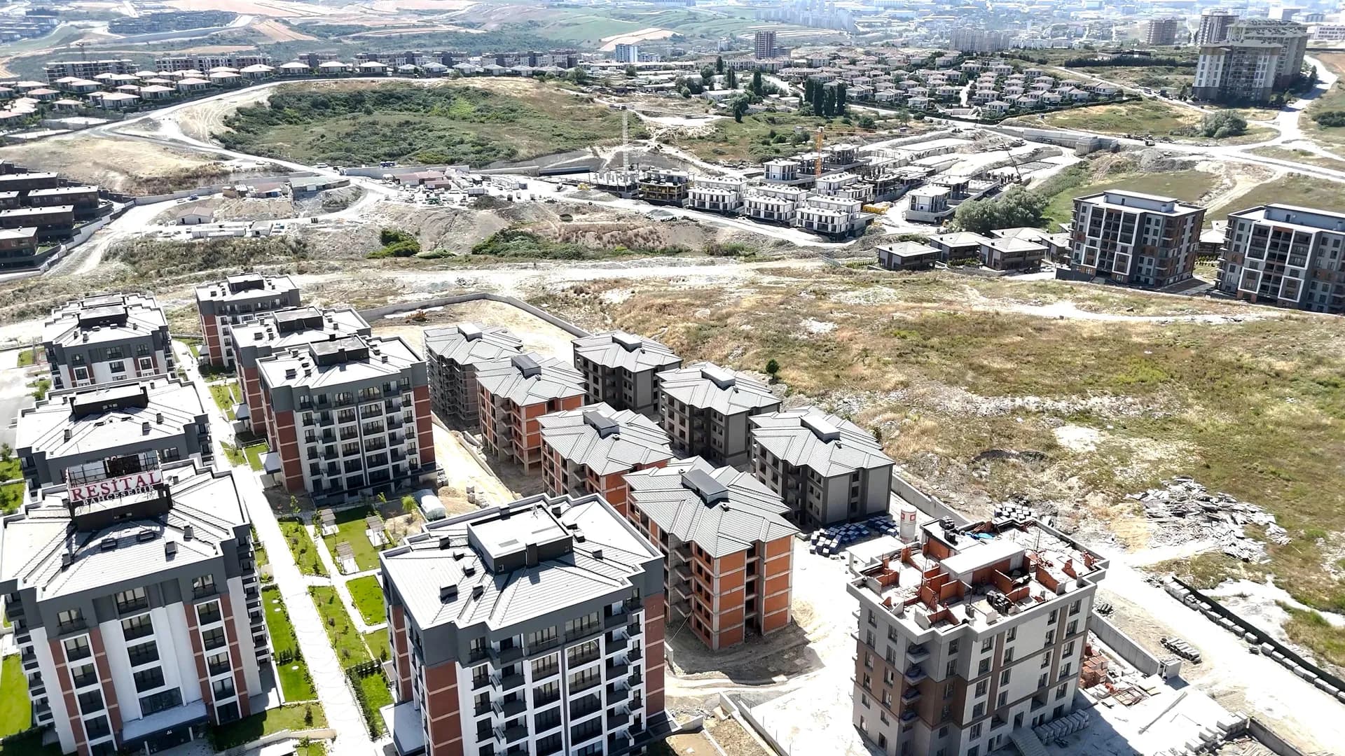 Valley Pond Residences · Bahçeşehir, Istanbul image 2
